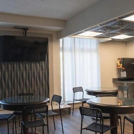 Hotel Chataura Dearborn Extérieur photo