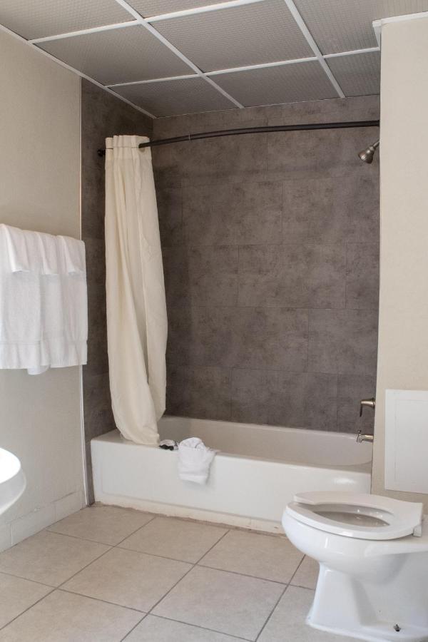 Hotel Chataura Dearborn Extérieur photo