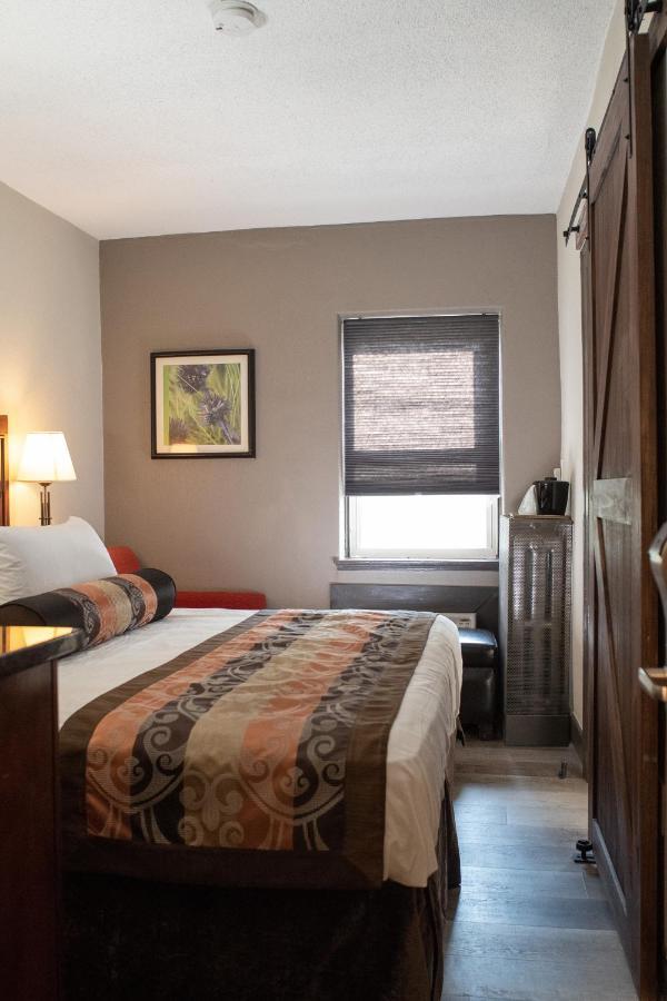 Hotel Chataura Dearborn Extérieur photo