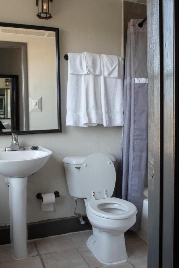 Hotel Chataura Dearborn Extérieur photo