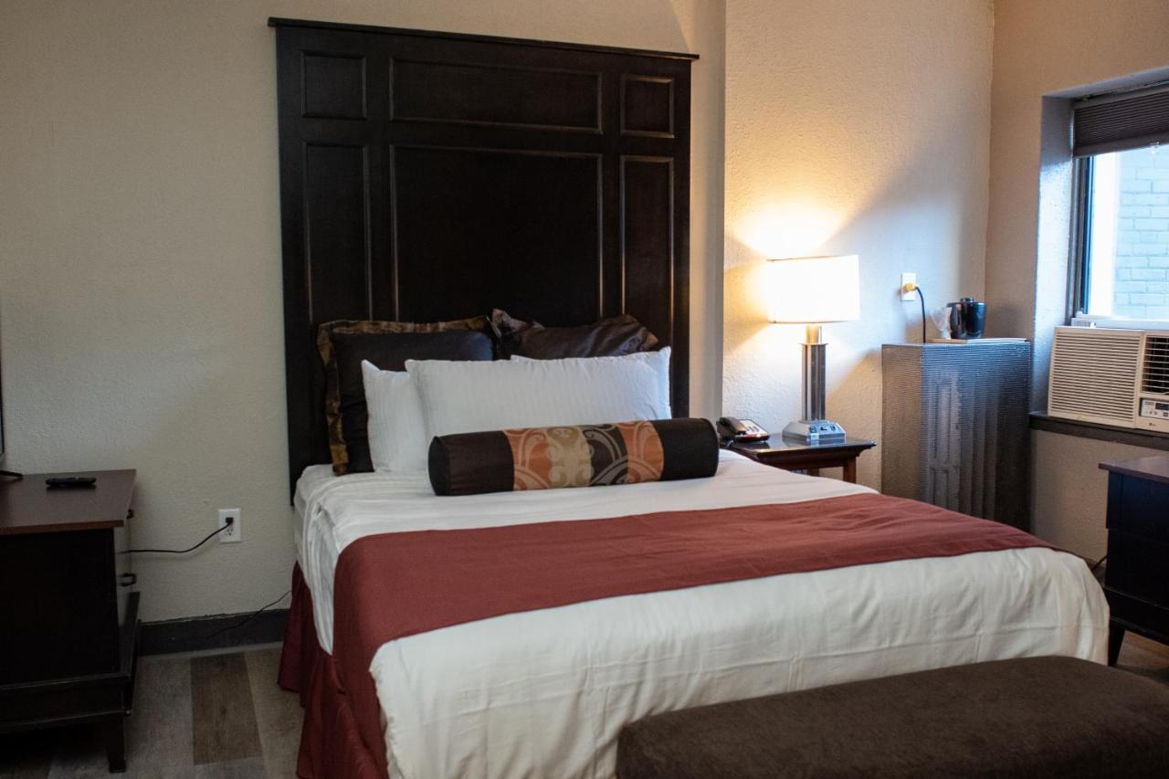 Hotel Chataura Dearborn Extérieur photo
