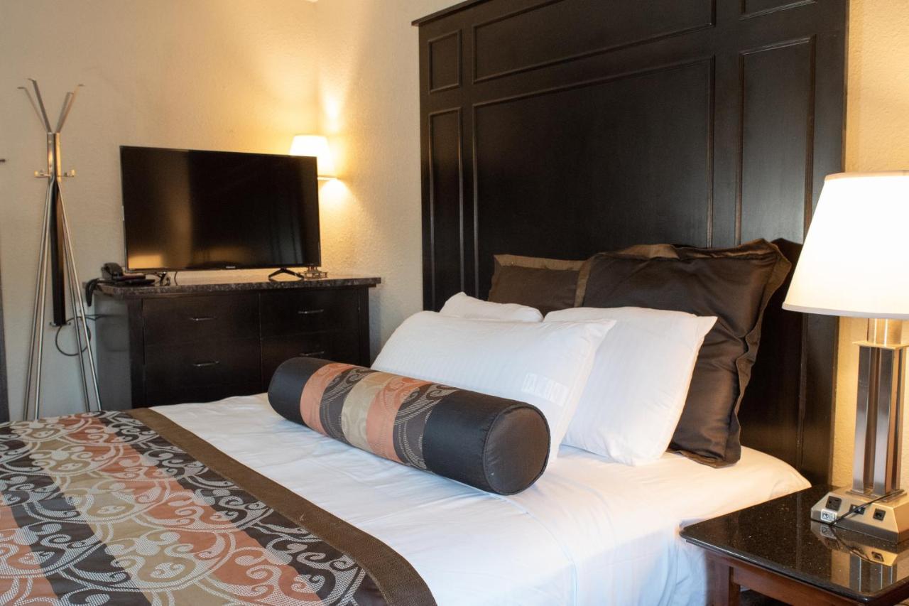 Hotel Chataura Dearborn Extérieur photo