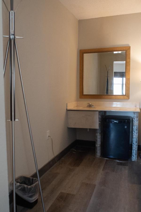 Hotel Chataura Dearborn Extérieur photo