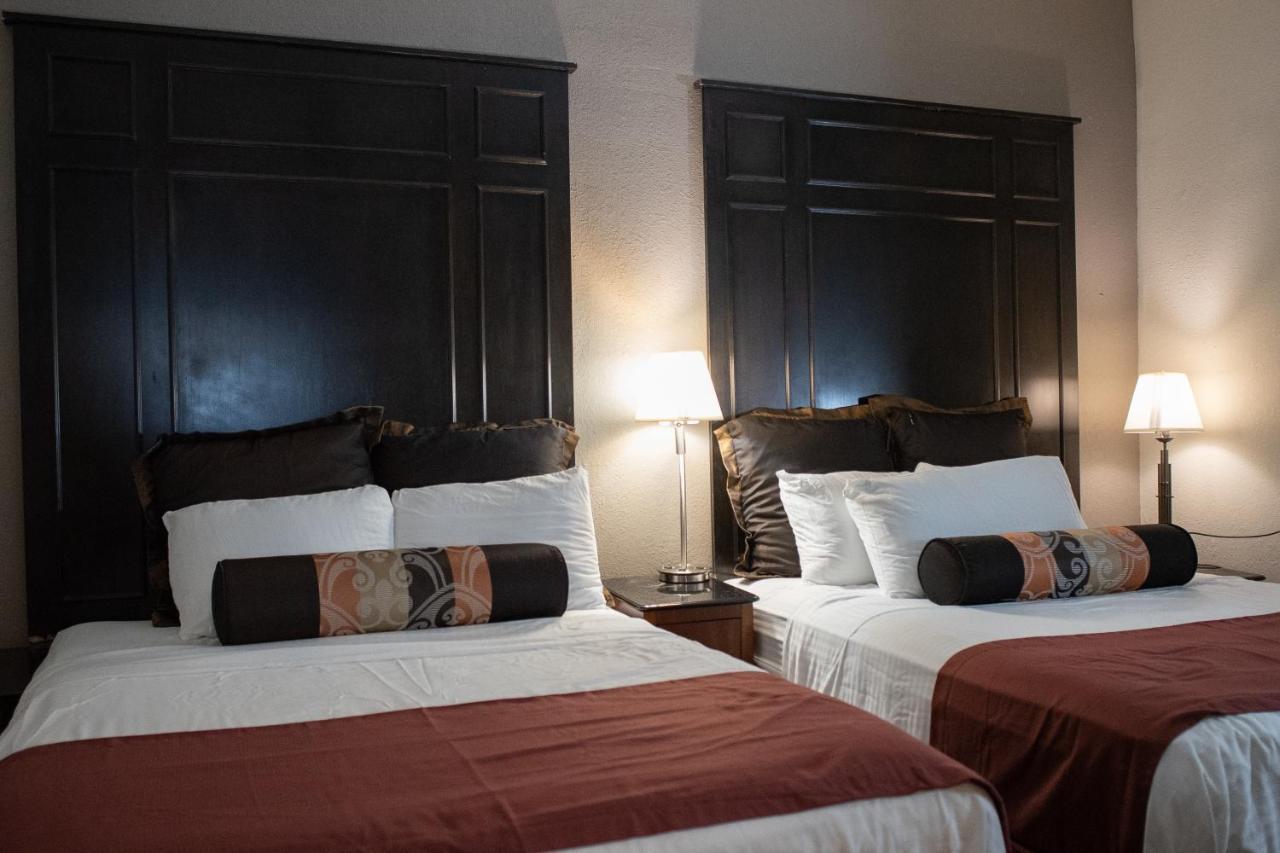 Hotel Chataura Dearborn Extérieur photo