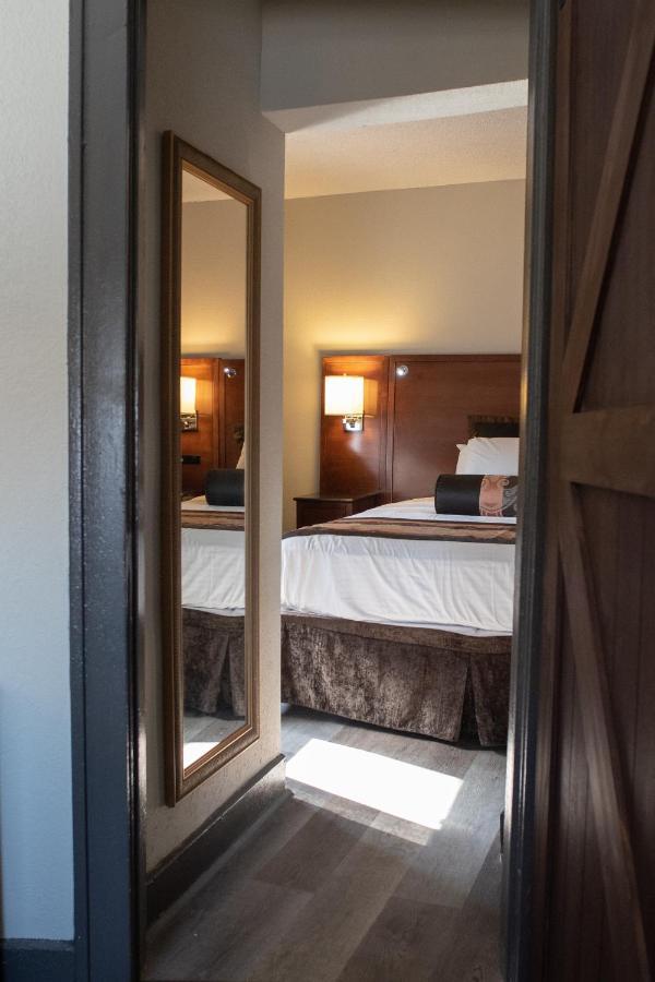 Hotel Chataura Dearborn Extérieur photo