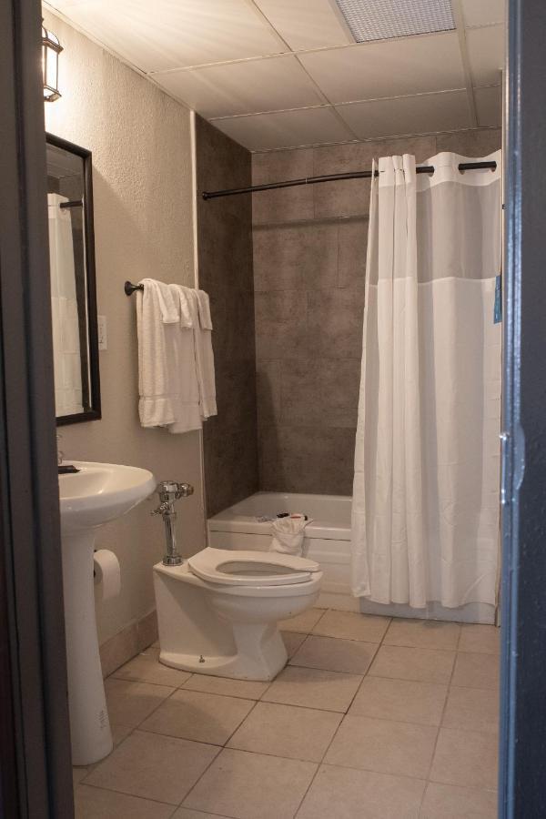 Hotel Chataura Dearborn Extérieur photo