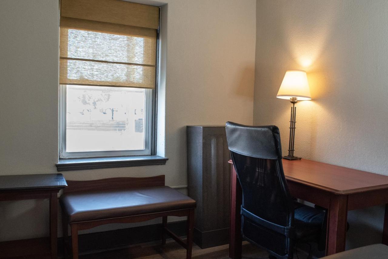 Hotel Chataura Dearborn Extérieur photo