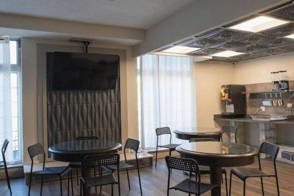 Hotel Chataura Dearborn Extérieur photo